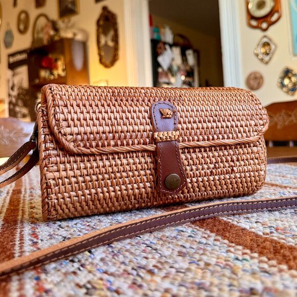 American Vintage Handbags - Woven Rattan Wicker Crossbody Bag with Baby Blue Striped Lining